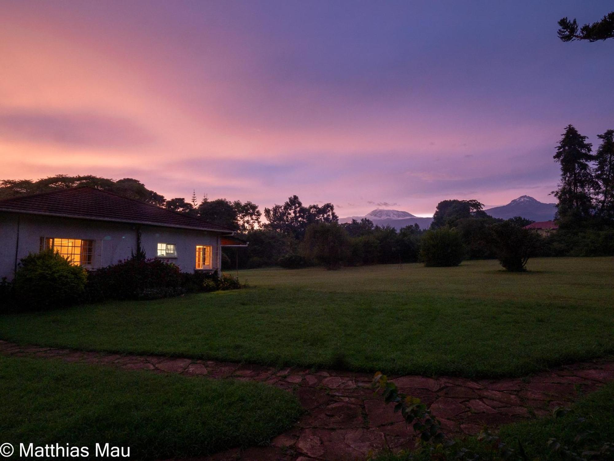 Marangu Hotel Bagian luar foto