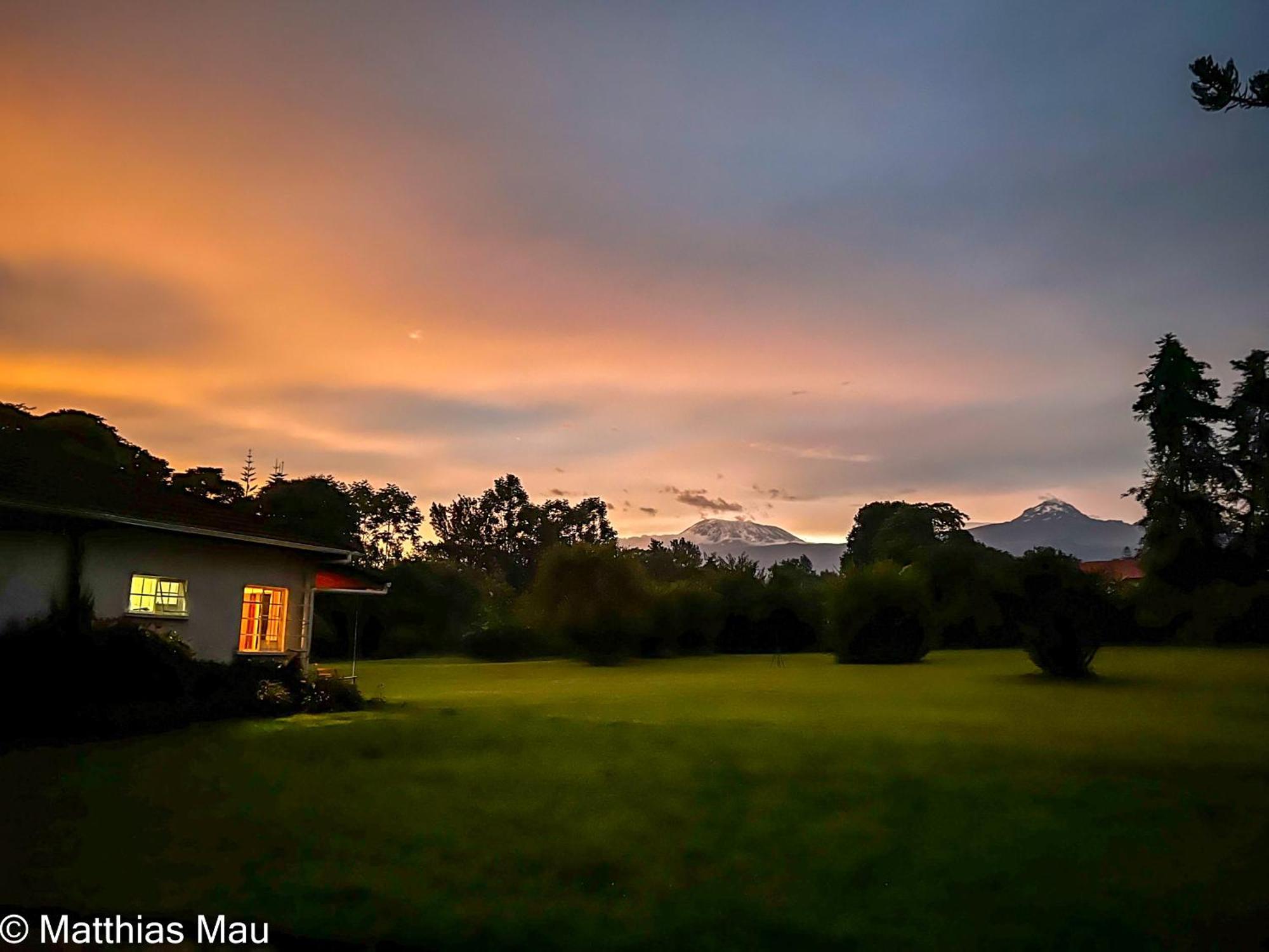 Marangu Hotel Bagian luar foto